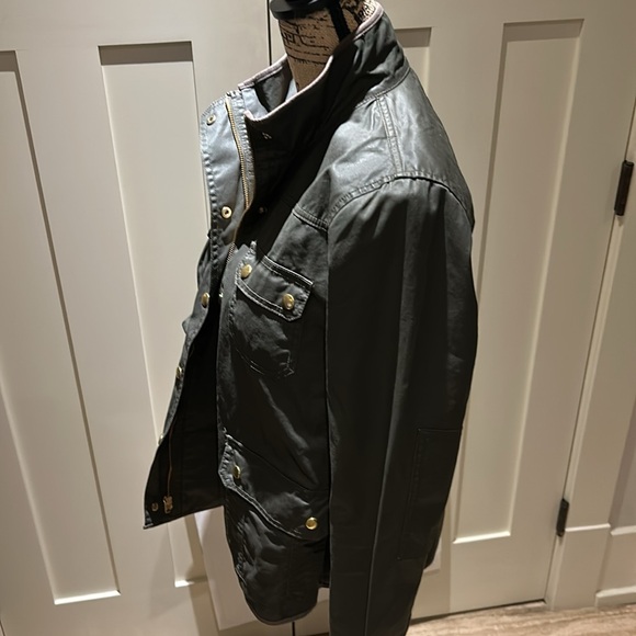 J Crew iconic waxed green coat- 4 pockets, gold hardware. (M), in great shape ! - Picture 7 of 10